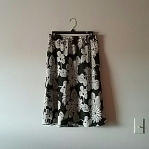 Women's dressy skirt in a size 10.